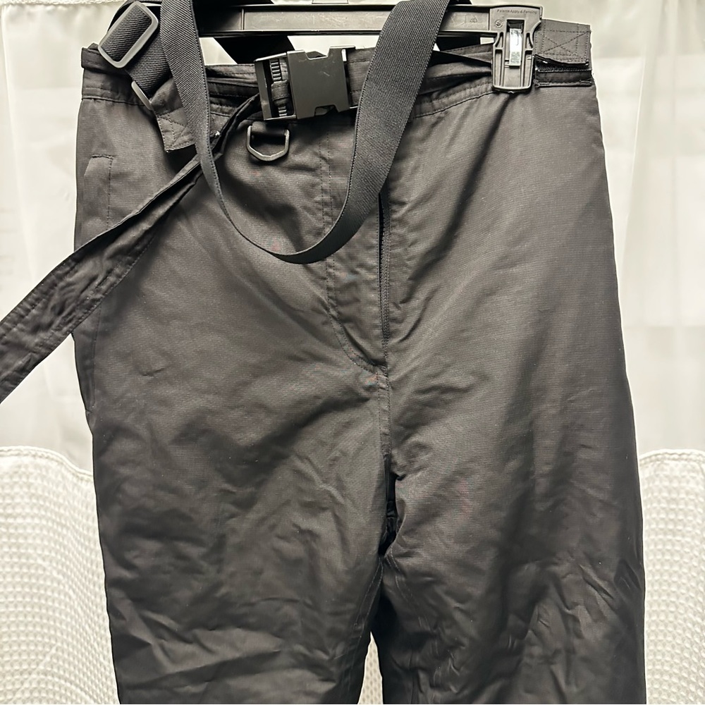 Trespass med black snow pants with over shoulder straps - Picture 7 of 8